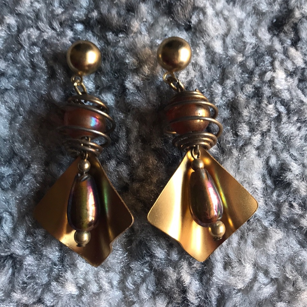 Vintage gold dangly earrings